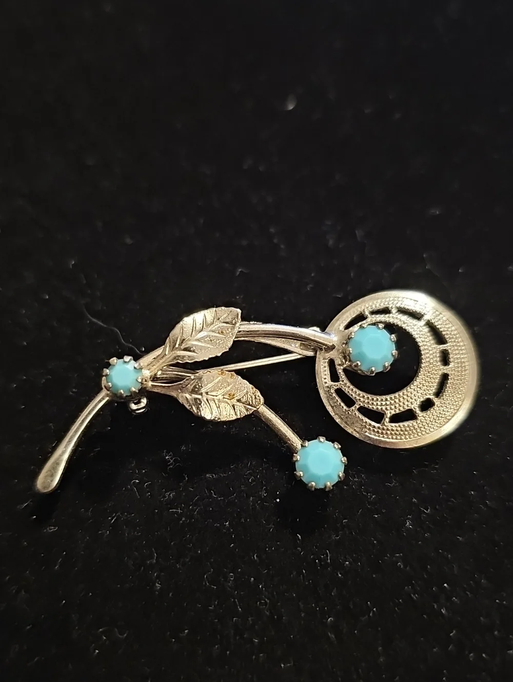 Vintage-Inspired Turquoise Floral Brooch - Unbranded Silver Tone Prong Set Stone